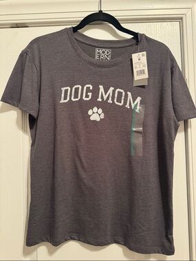 NWT Dog Mom Short Sleeve T-Shirt Charcoal with White Paw size: medium